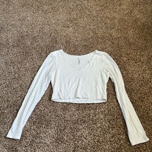 Lulus || Cropped V-Neck Stretch Cropped Long Sleeve Size L
